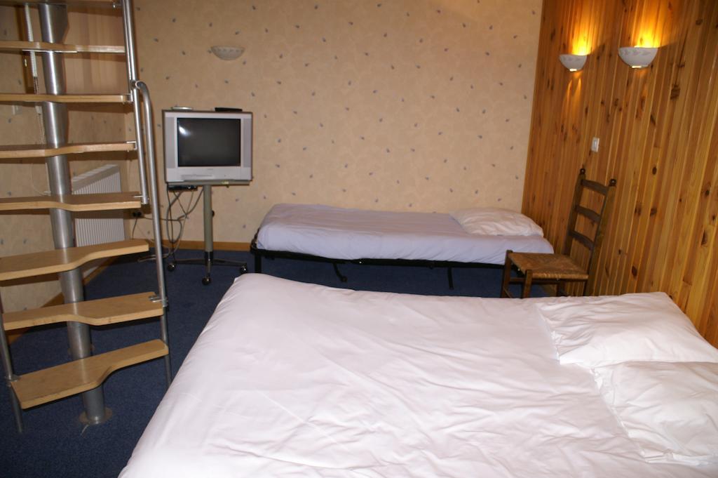 Hotel Celeste Bagnères-de-Luchon Pokoj fotografie