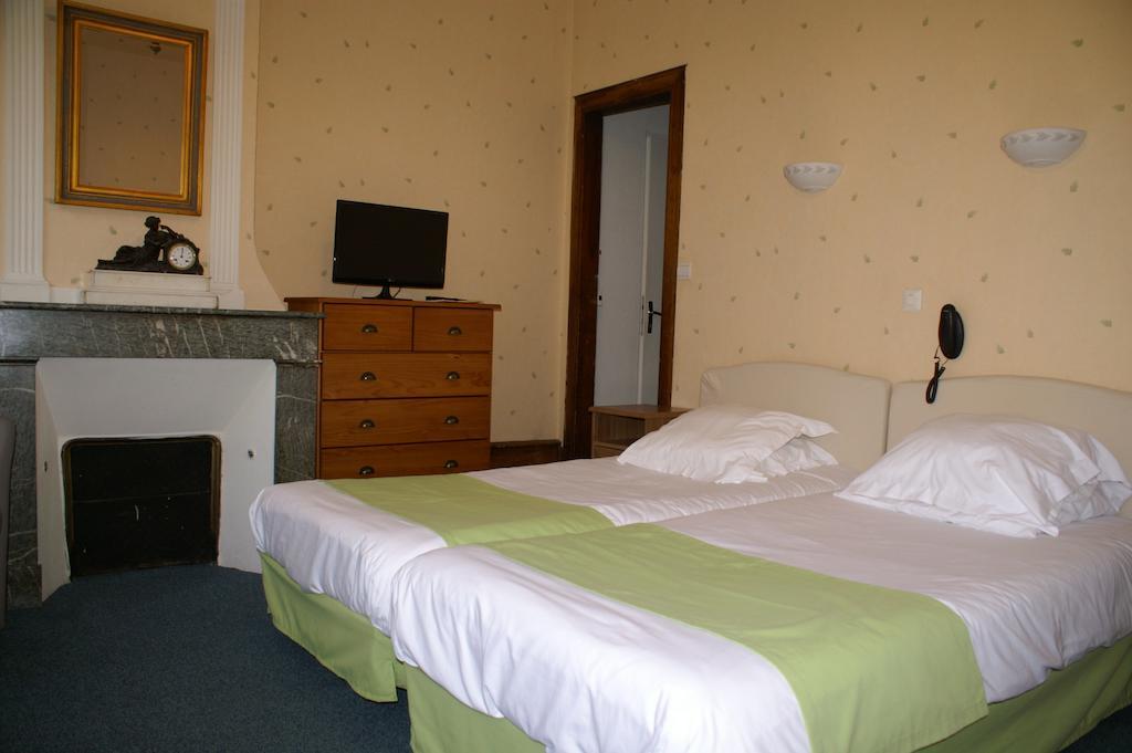 Hotel Celeste Bagnères-de-Luchon Pokoj fotografie