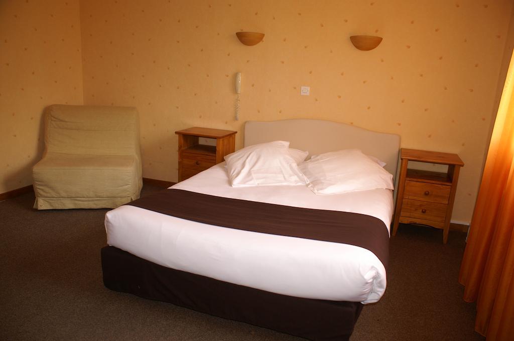 Hotel Celeste Bagnères-de-Luchon Pokoj fotografie