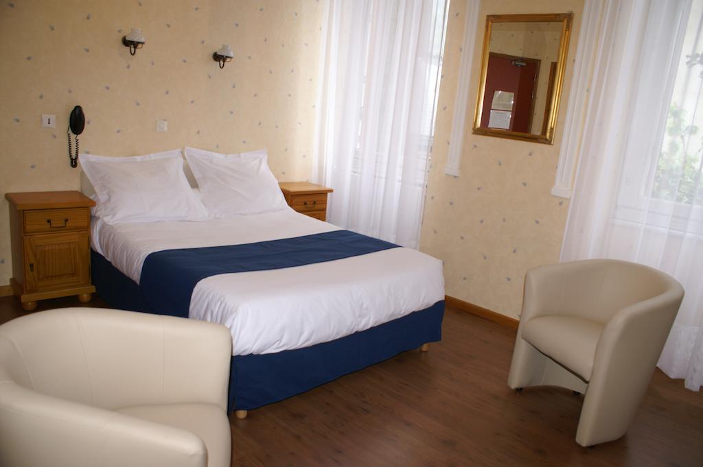 Hotel Celeste Bagnères-de-Luchon Pokoj fotografie