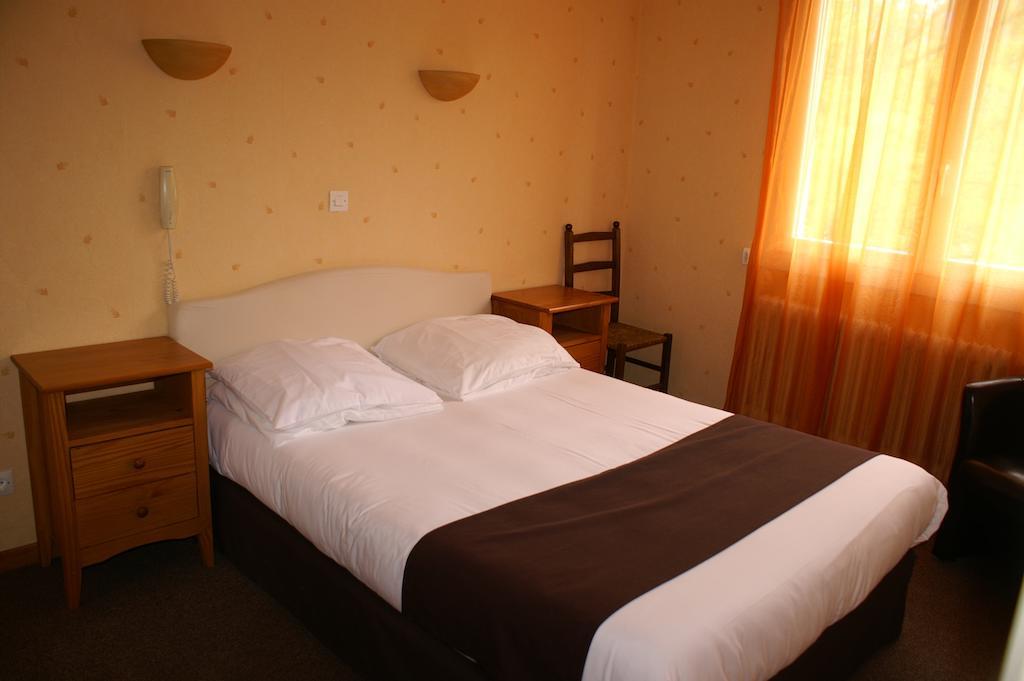 Hotel Celeste Bagnères-de-Luchon Pokoj fotografie