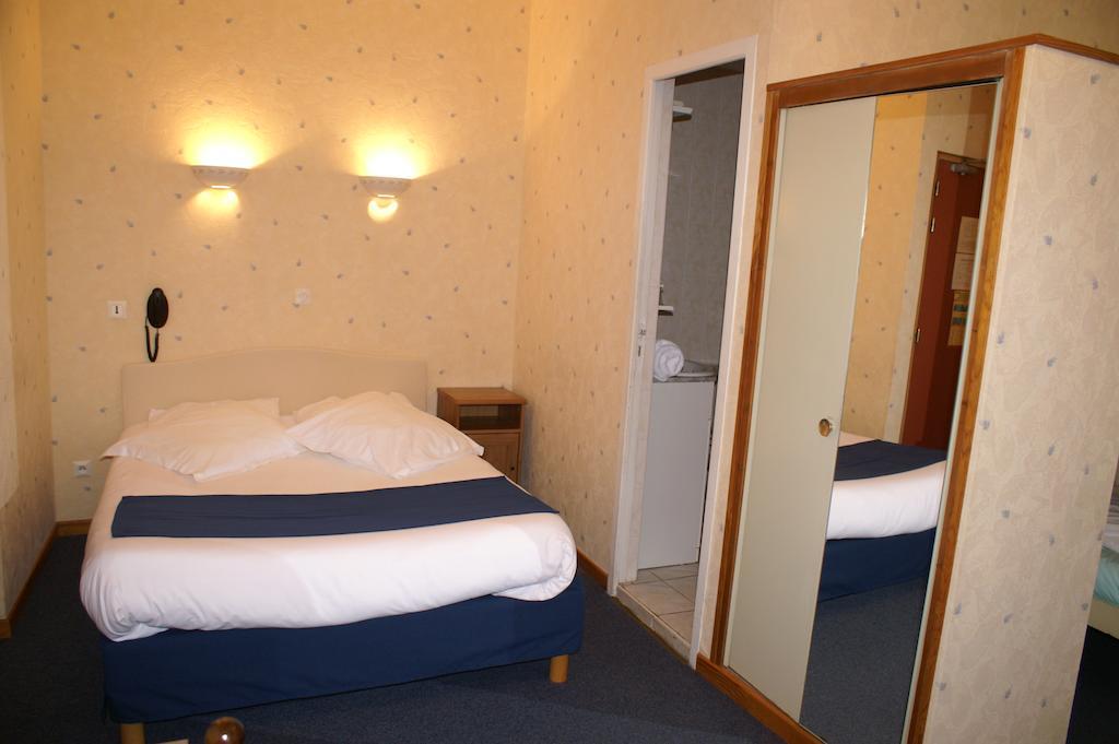Hotel Celeste Bagnères-de-Luchon Pokoj fotografie