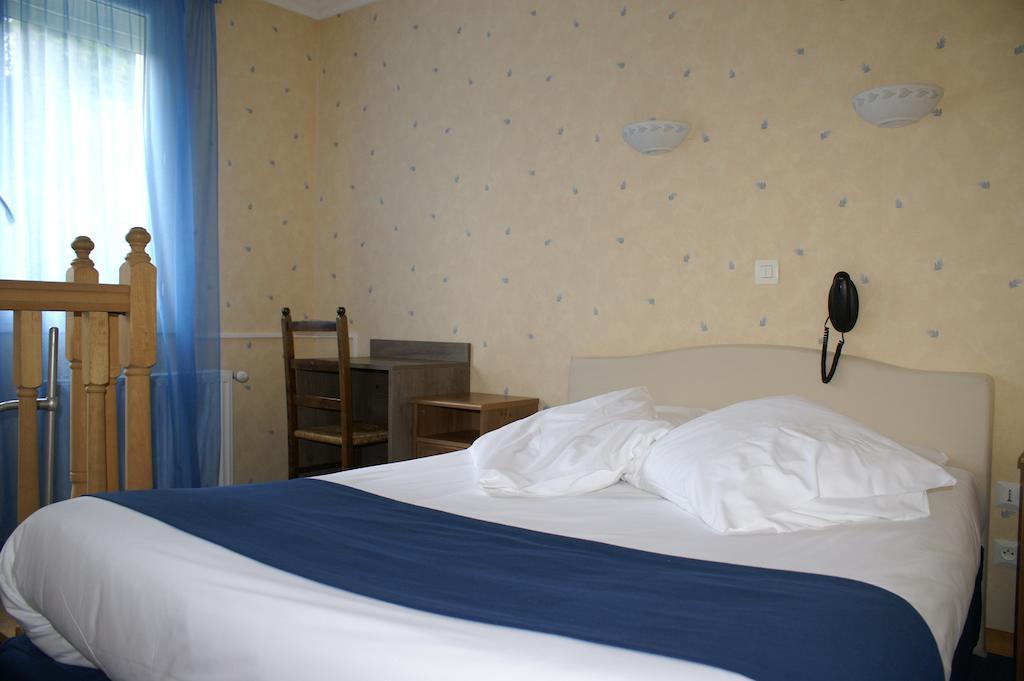 Hotel Celeste Bagnères-de-Luchon Pokoj fotografie